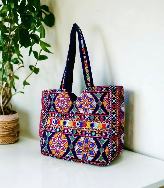 Regular-Black-Tote-Bag-for-Women--2
